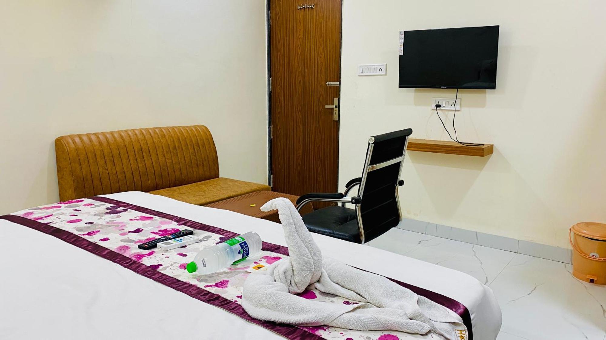 Hotel The Cressida Indore